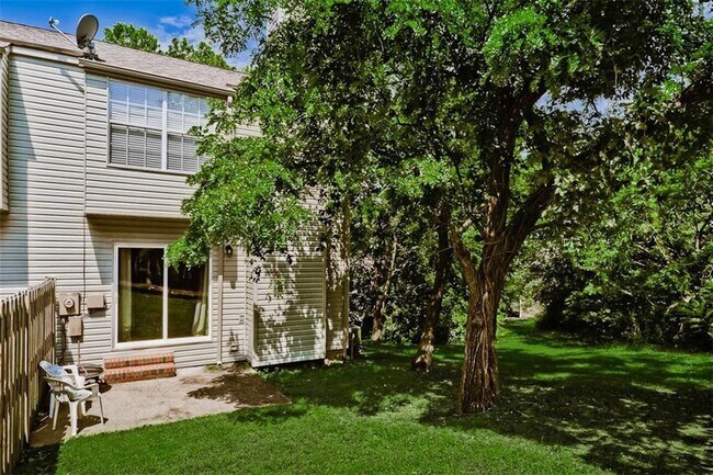 Building Photo - 2404 N Bronze Tree Dr