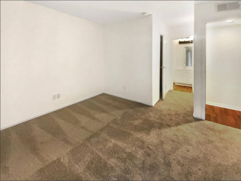 Building Photo - 12059 Alta Carmel Ct