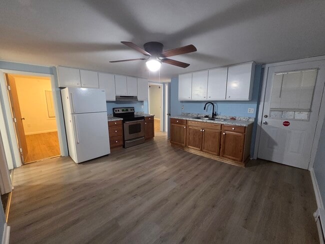 Building Photo - 24 Rocky Hill Ave