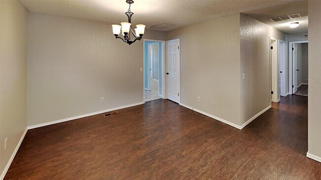 Building Photo - 10020 S Ross Ave
