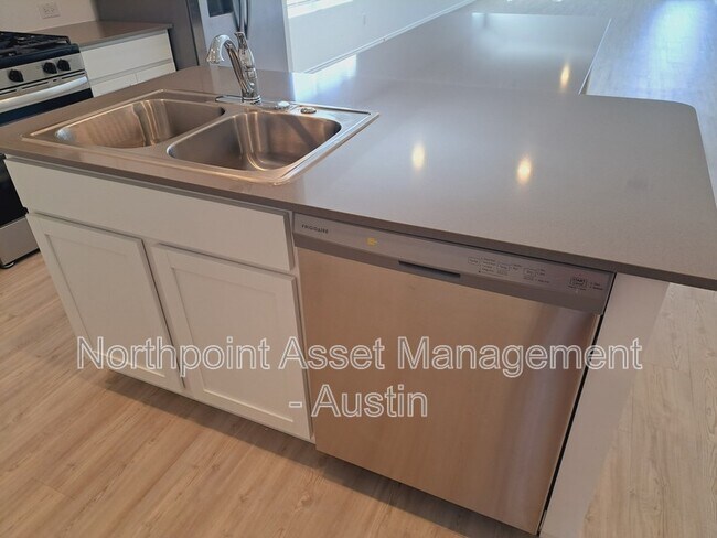 Building Photo - 2544 Four Waters Lp