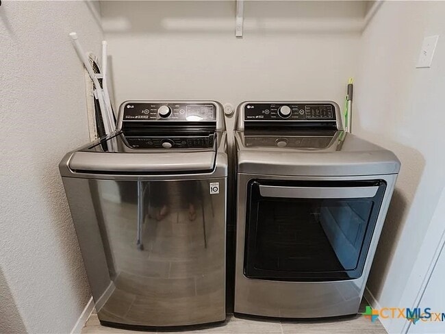 Building Photo - 228 Sage Meadows Dr