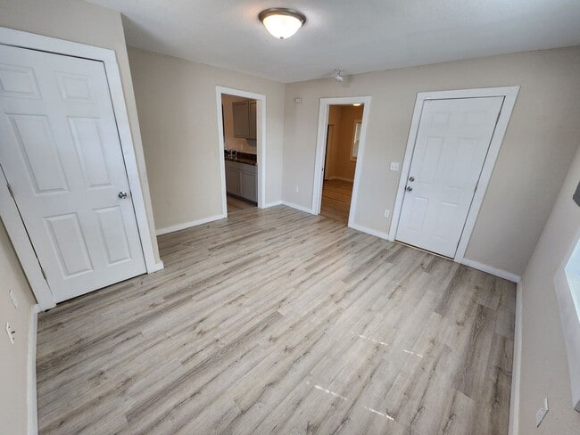 Building Photo - Spacious 1-Bedroom, 1-Bathroom Home AVAILA...