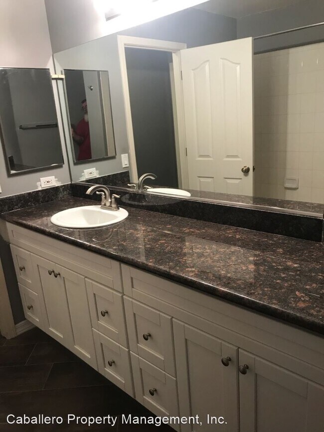 Building Photo - 3 br, 2 bath House - 256 E Liberty Ln 2119...