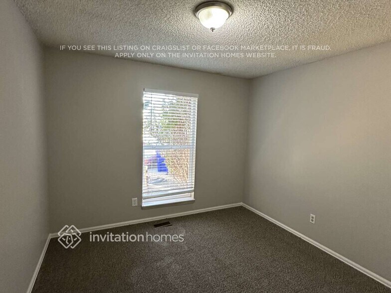 Building Photo - 1621 S Rifle St