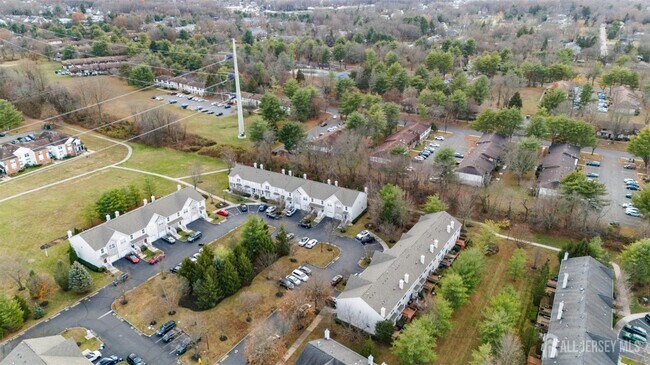 Building Photo - 13 Jill Ct