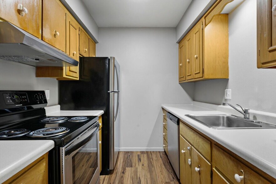 Building Photo - 4934 Whitcomb Dr