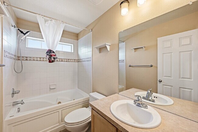 Building Photo - $2,640.95 -  3 Bed, 2.5 Bath Townhome in Denver with Attached Garage and Central AC!