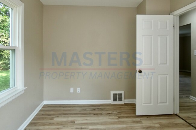 Building Photo - 3453 St Bernard Dr