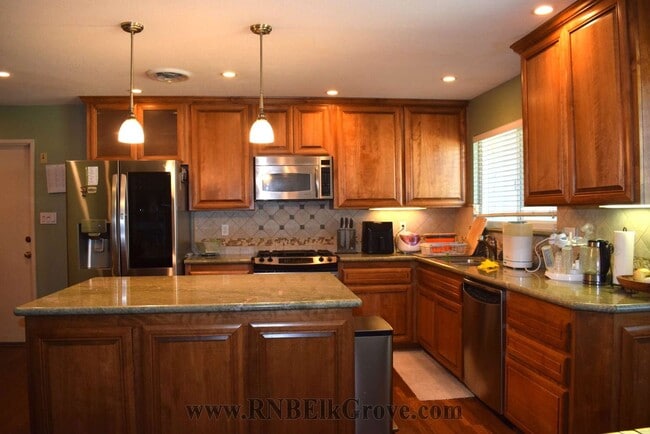 Building Photo - 9006 El Patio Ct