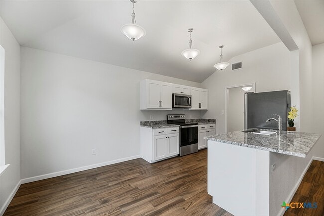 Building Photo - 230 Plum St