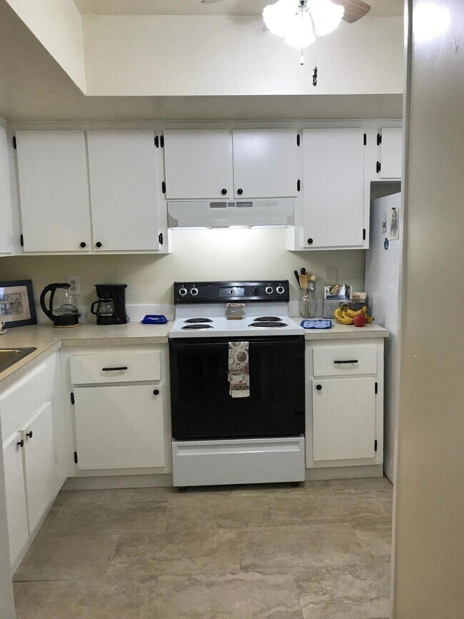 Building Photo - 2050 Oleander Blvd