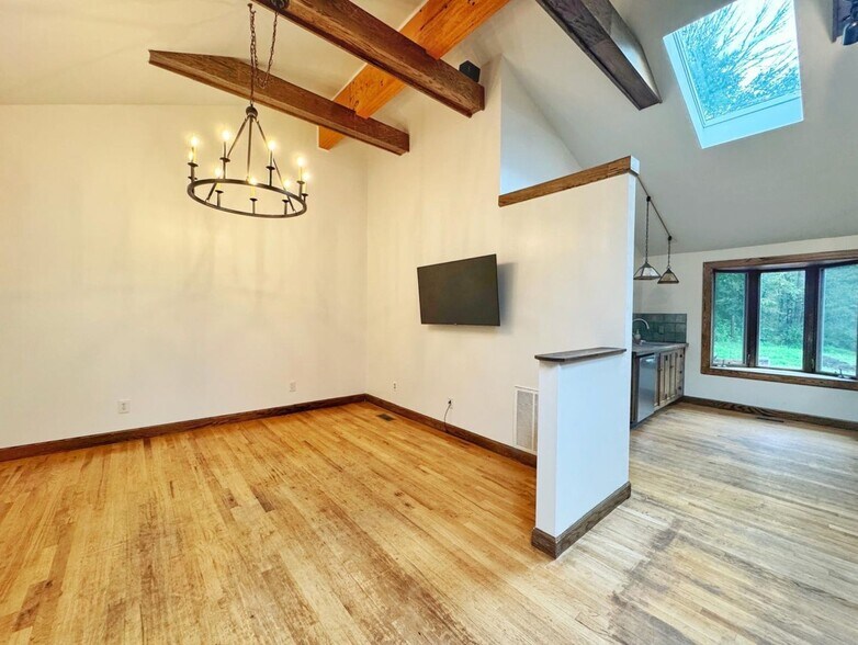 Building Photo - 525 Birnamwood Dr