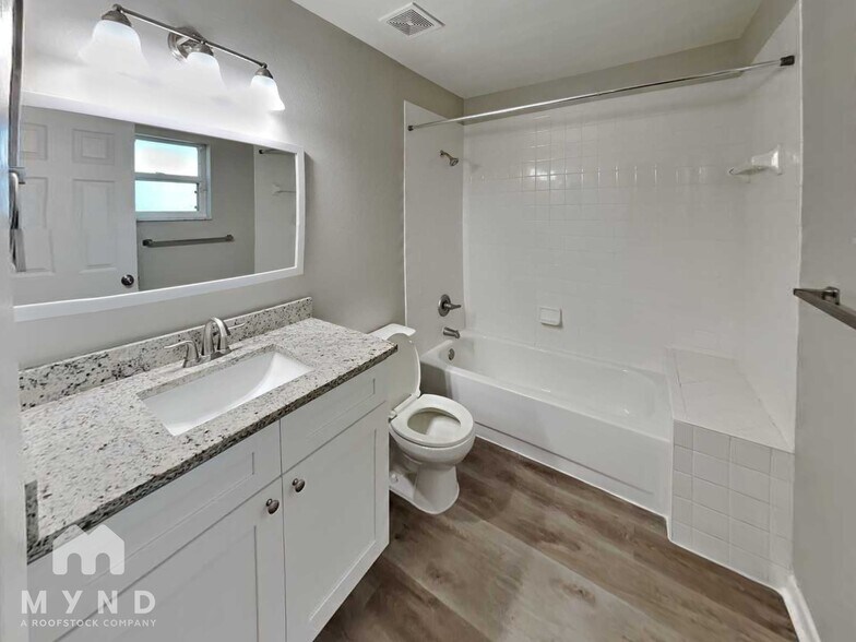 Building Photo - 2125 Karen Dr