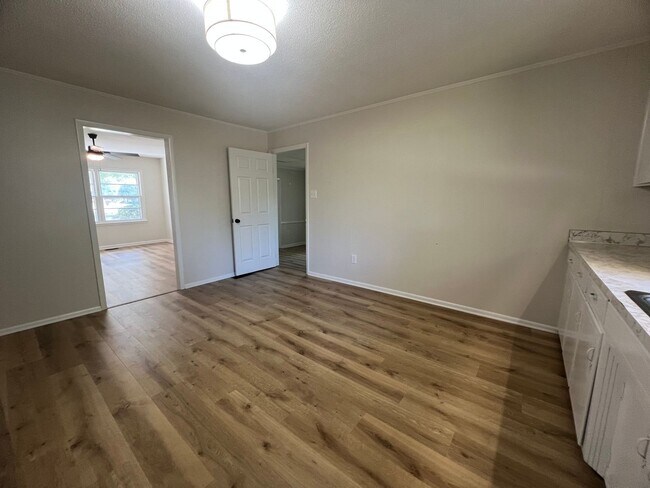 Building Photo - 1811 Battleground Dr