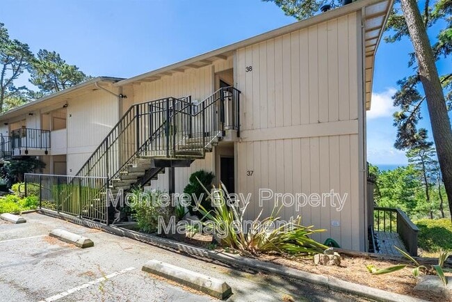 Building Photo - 250 Forest Ridge Rd