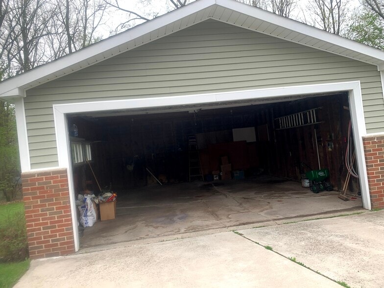 Building Photo - 1103 Ravenwood Ave