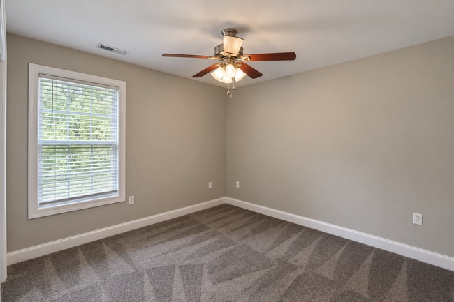 Building Photo - 1566 Lake Villa Cir