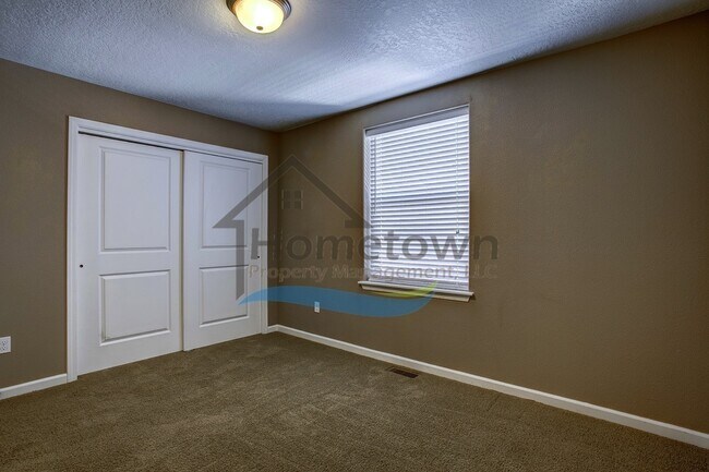 Building Photo - 3 Bedroom 2.5 Bathroom Custom Craftsman w/...