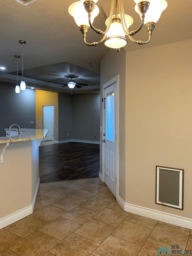 Building Photo - 116 Mariposa Dr