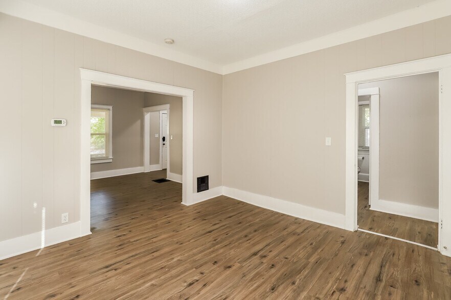 Building Photo - 2933 Park Ave