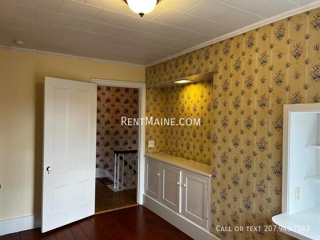 Building Photo - 92 Main Rd N