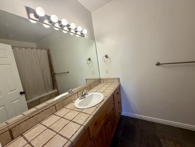 Building Photo - 3537 N Fox Run Dr