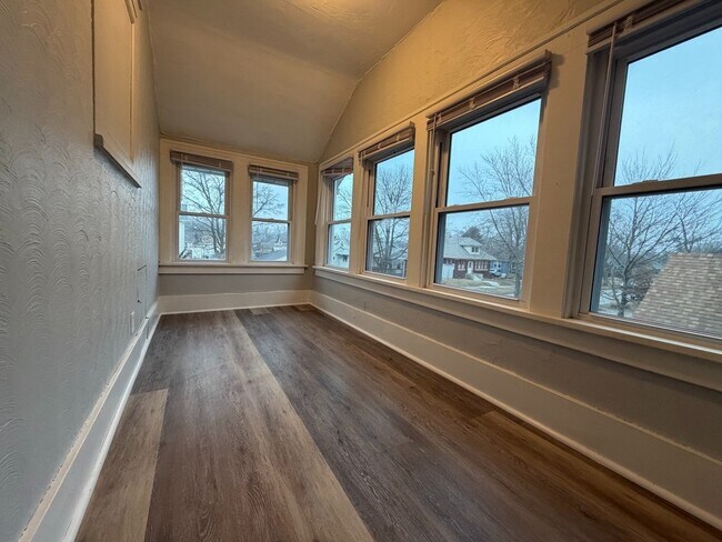 Building Photo - Affordable 1-Bedroom Apartment | Utilities Included | No Laundry