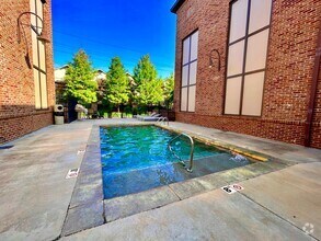 Building Photo - 2 Bedroom Condo In A Very Desirable Gated ...