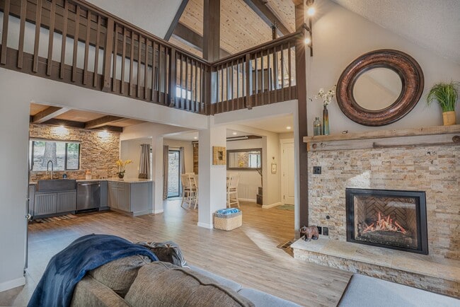 SKI LEASE: Family Home with 1-Car Garage, Gas Fireplace, Bonus Room, Near Northstar - SKI LEASE:  Family Home with 1-Car Garage, Gas Fireplace, Bonus Room, Near Northstar