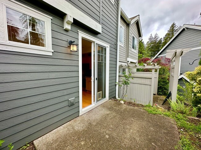 Building Photo - 2Bd/2.5Ba Issaquah Townhouse