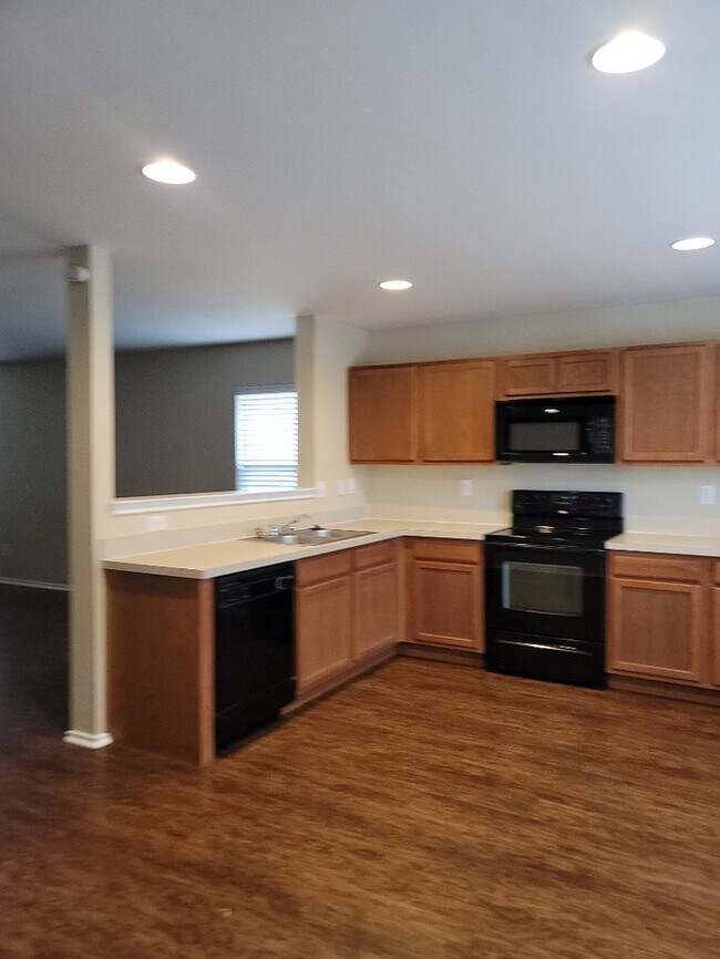 Building Photo - 3/2/2 coming soon in Burleson