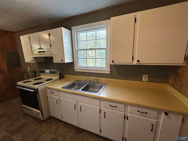 Building Photo - 803 Fairway Dr NW