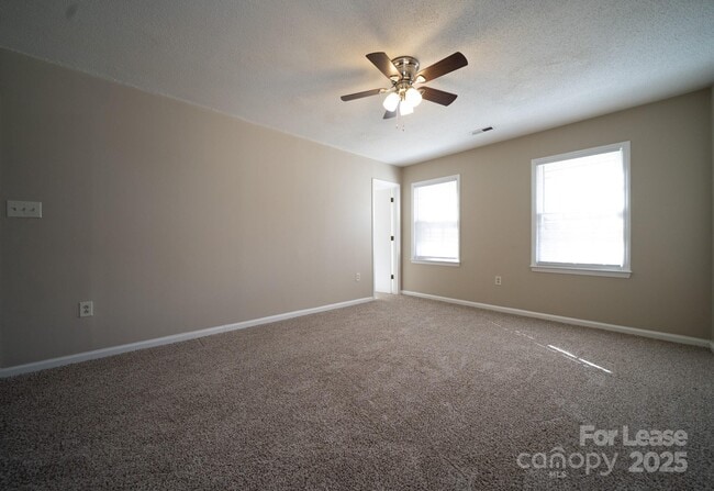 Building Photo - 2219 Heather Glen Ln