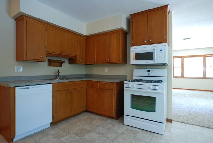 Building Photo - 5071 Sunnyside Rd