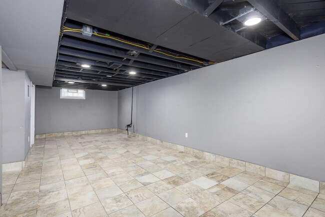 Building Photo - 1608 Whitcomb Ave