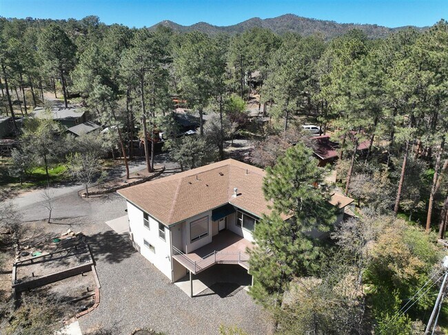 Building Photo - Beautiful home in the Mountain Club!