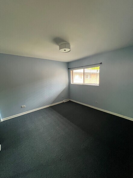 Bedroom 2 (with walk-in closet) - 5440 S Kimbark Ave
