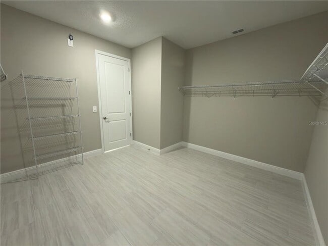 Building Photo - 2133 Divot Dr