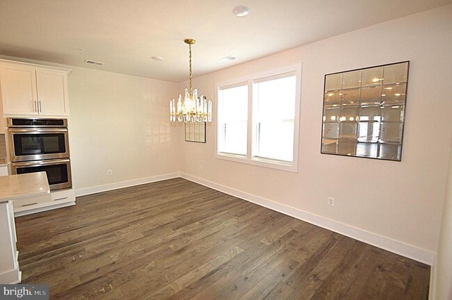 Building Photo - 44840 Tiverton Sq