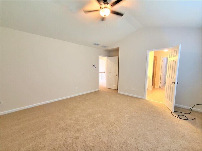 Building Photo - 545 Friars Head Dr NE