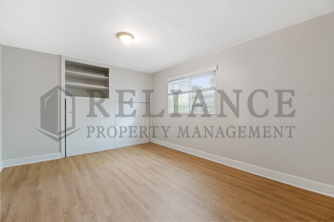 Building Photo - 1554 N Salina Ave
