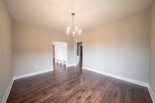 Building Photo - 4 bedroom/3 bath, 3711 sqft in Midtown!