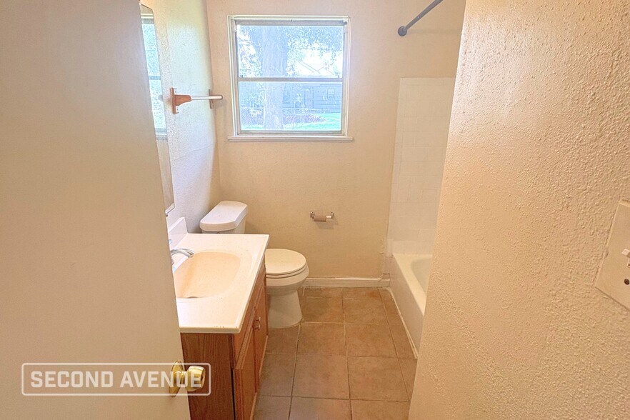 Building Photo - 5415 Heron Dr