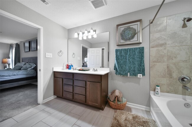 Building Photo - 3306 Forest Dr