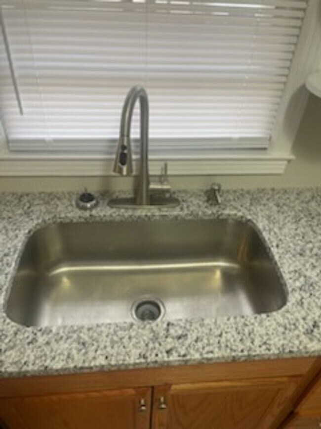 Building Photo - 301 Abbott Dr