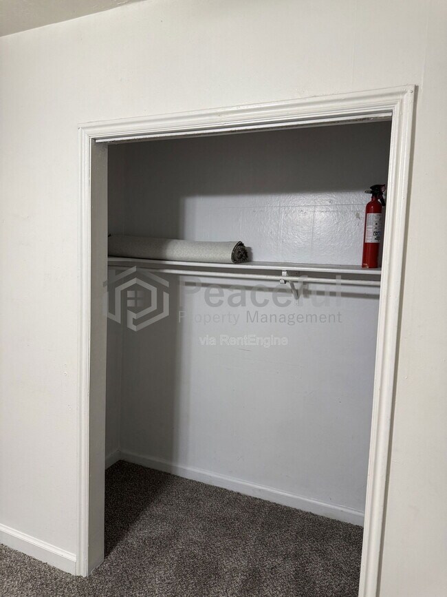 Building Photo - 417 Wall St