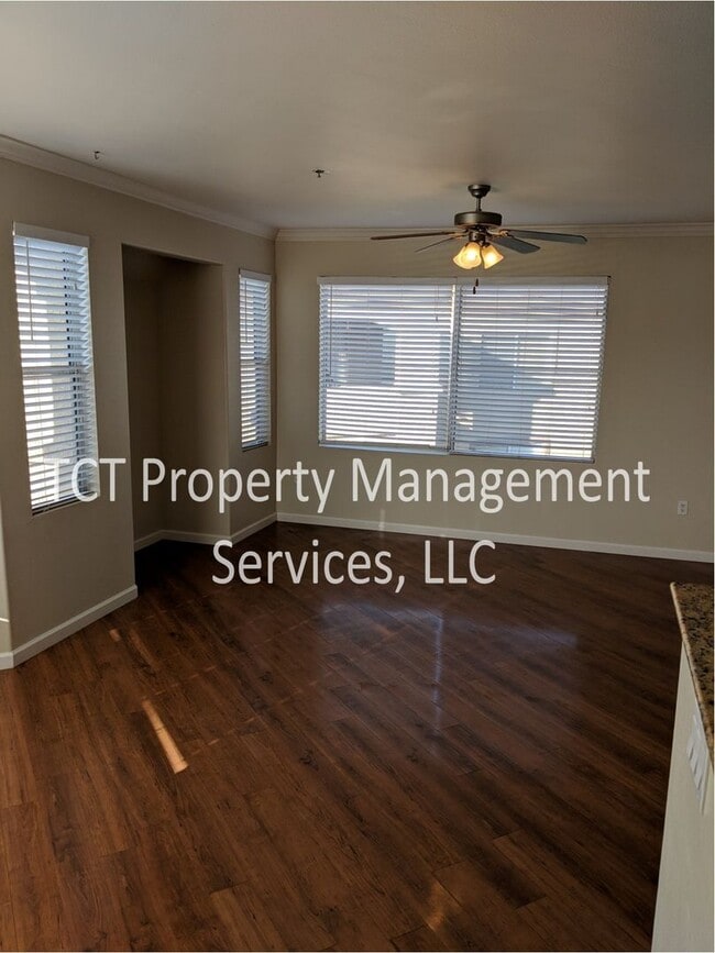 Building Photo - 2 bed/2bath Nestled in the Gated community of Villa Real/Arpeggio.