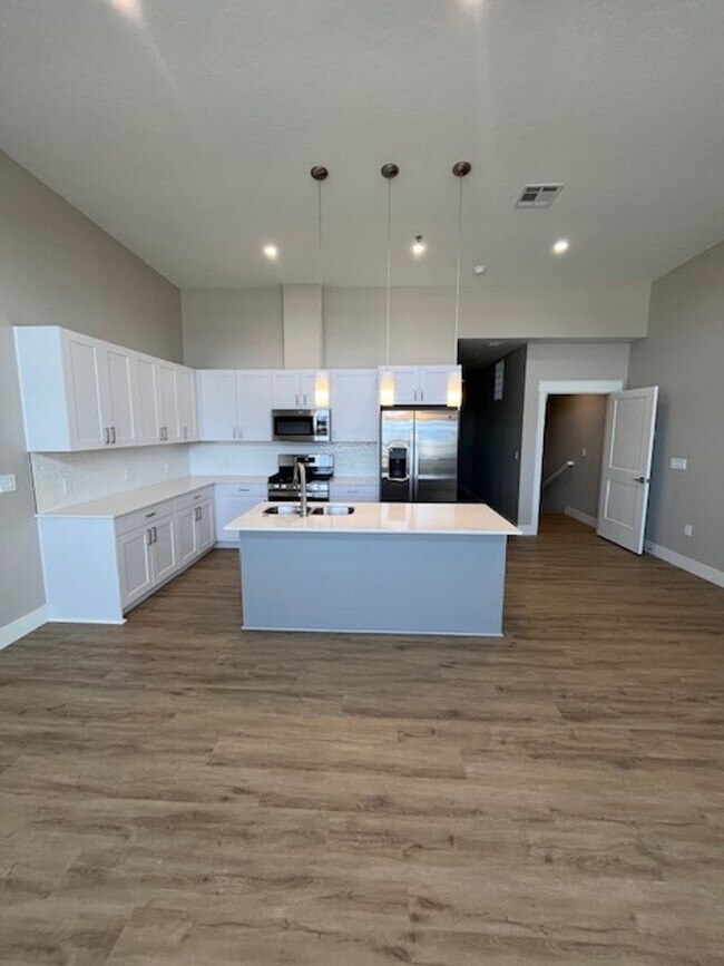 Building Photo - Just Completed Special! Easy - turn key Li...