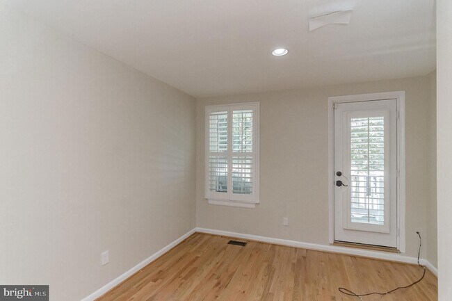 Building Photo - 2321 17th St NW